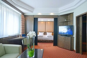 Suite (Aircondition) | 1 bedroom, hypo-allergenic bedding, minibar, in-room safe