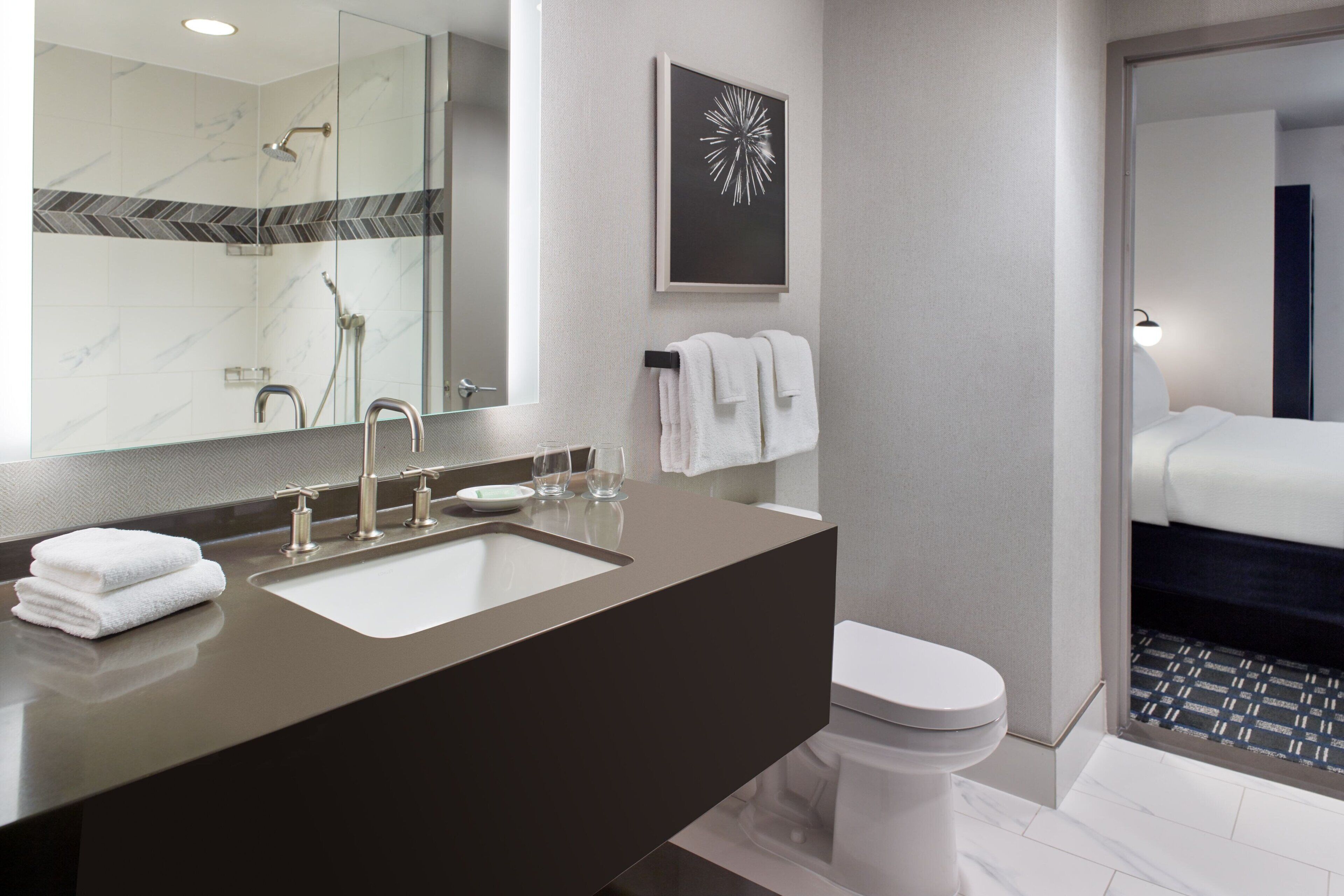 suite, 1 bedroom | bathroom | combined shower/bathtub, free toiletries, hair dryer, towels