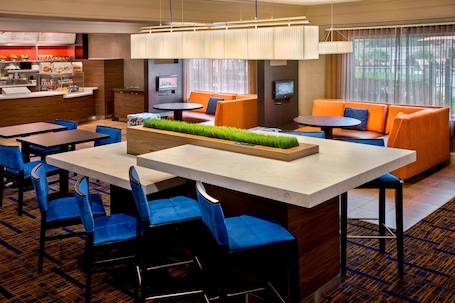 Restaurant. Sonesta Select Boston Danvers