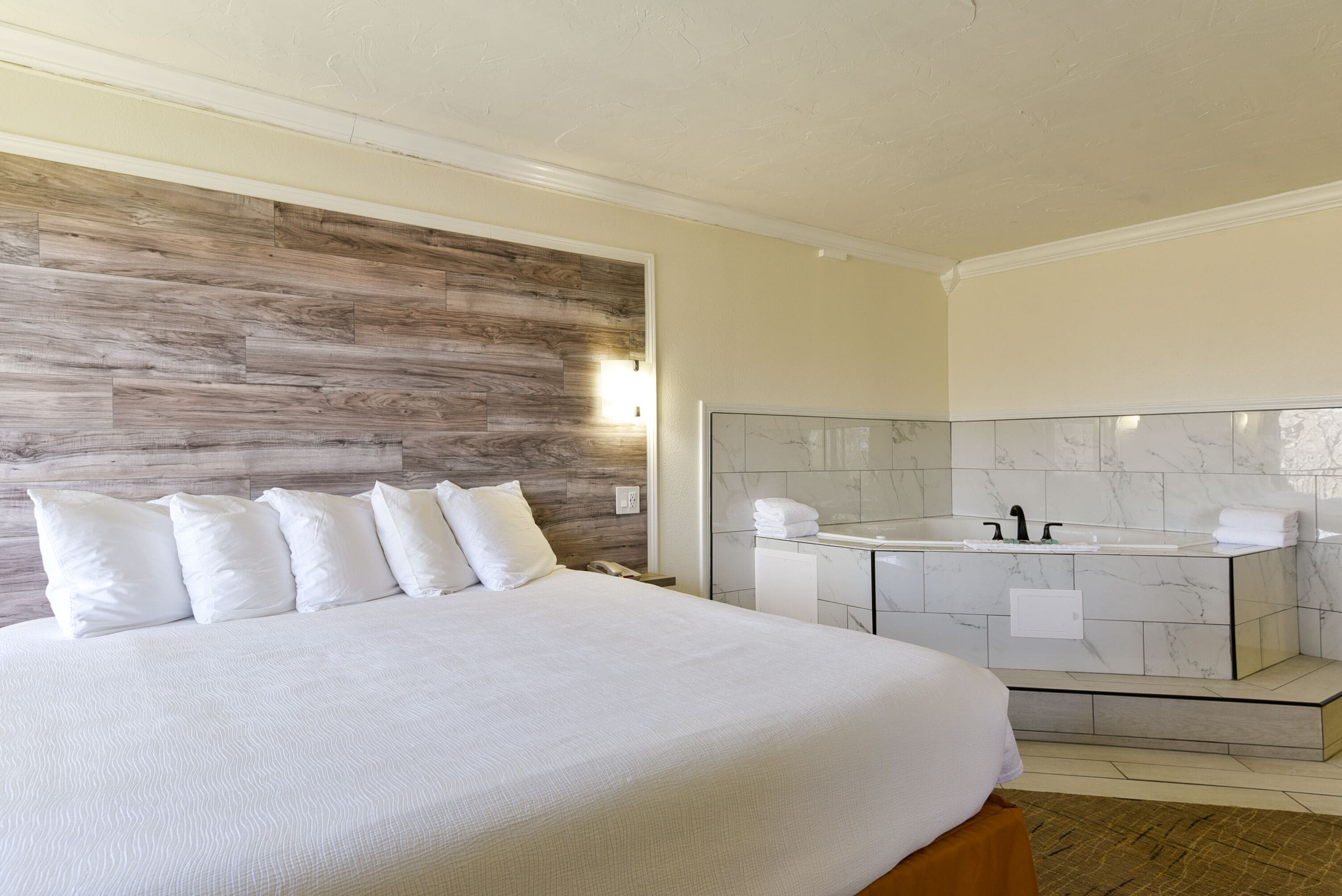 honeymoon suite, 1 king bed, non smoking, jetted tub | 1 bedroom, premium bedding, pillow-top beds, desk