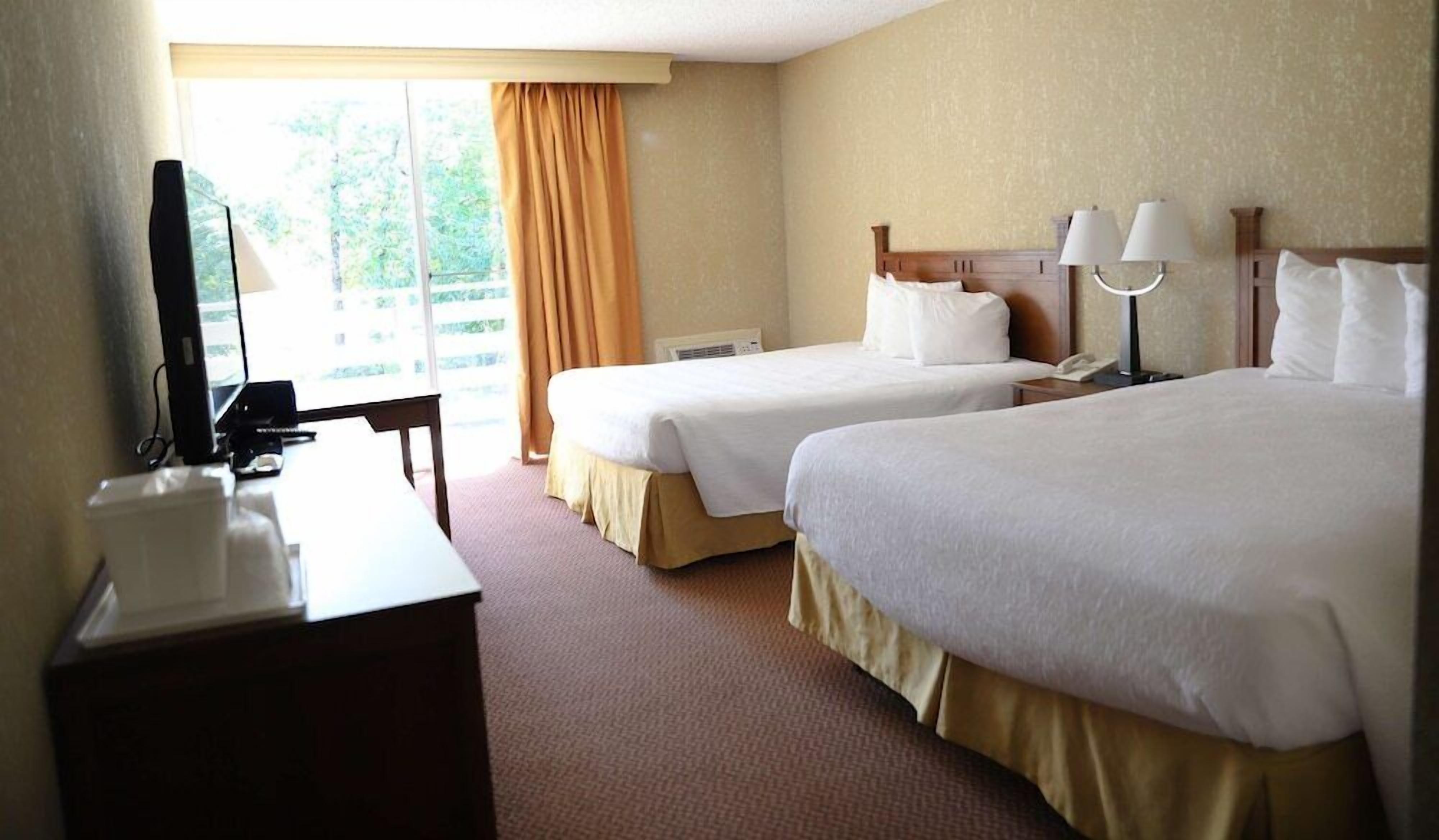 1 bedroom, premium bedding, pillowtop beds, desk
