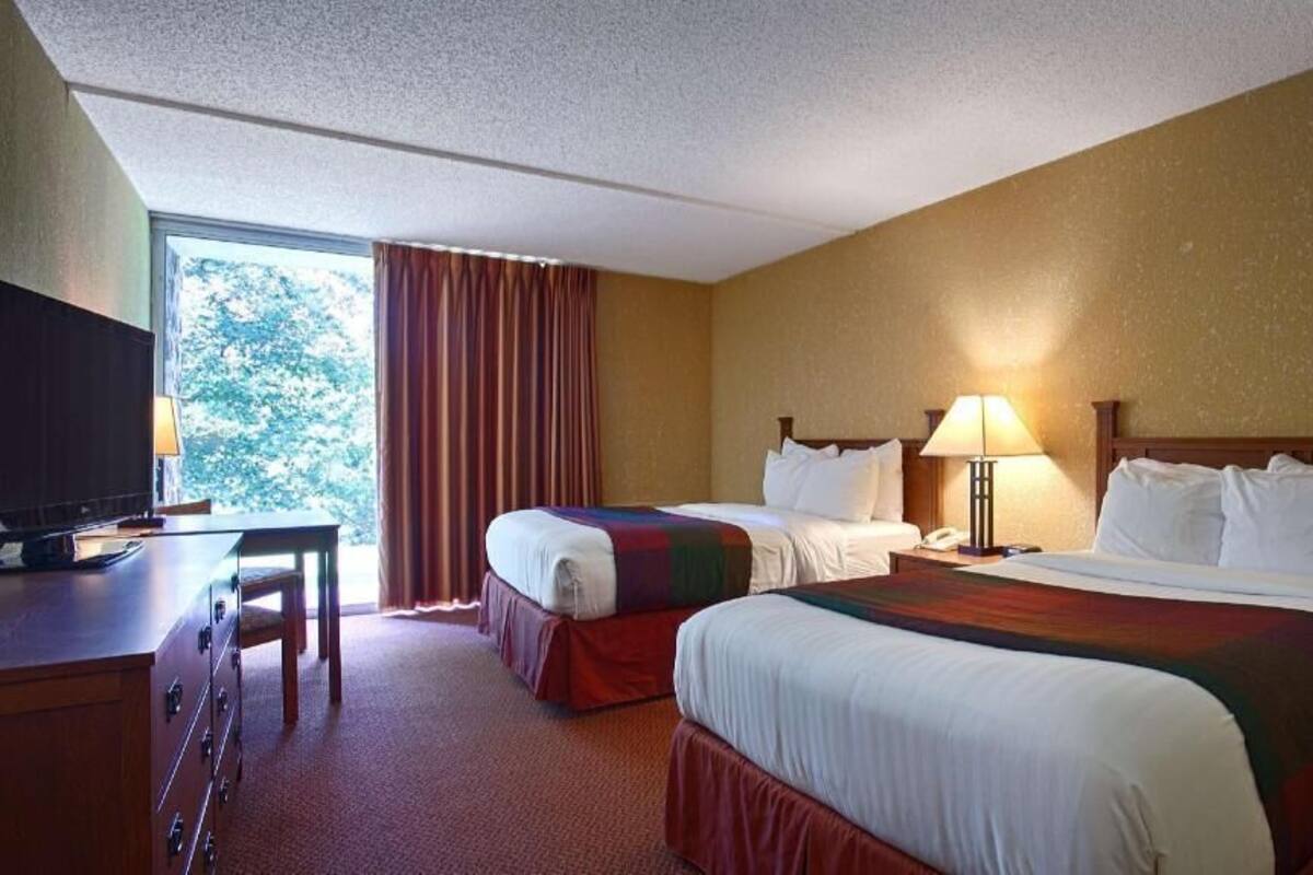 1 sovrum, sängtillbehör av högsta kvalitet, bäddmadrasser och skrivbord