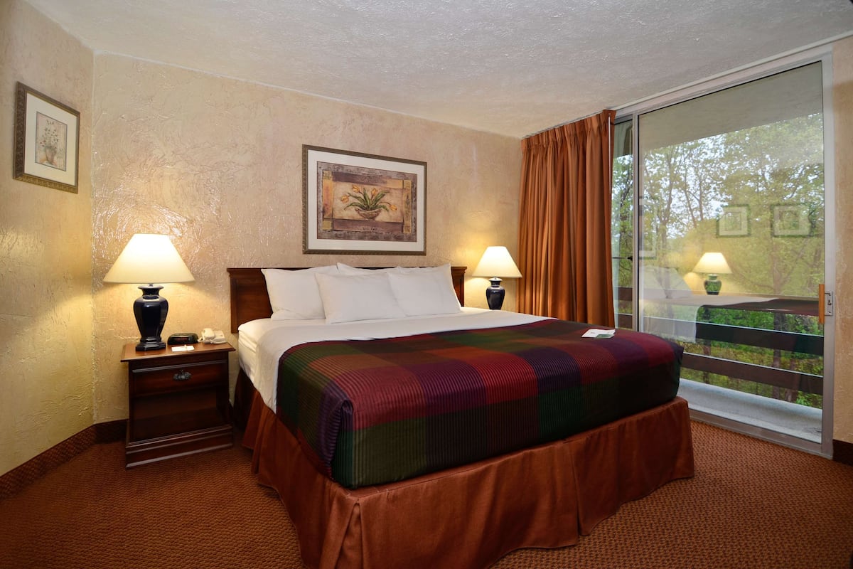Suite, 1 King Bed, Non Smoking, Jetted Tub (Larger Room;with Sofabed) | 1 bedroom, premium bedding, pillowtop beds, desk