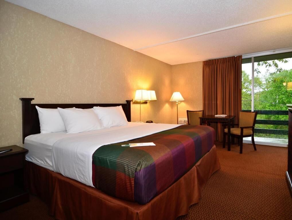 1 bedroom, premium bedding, pillowtop beds, desk