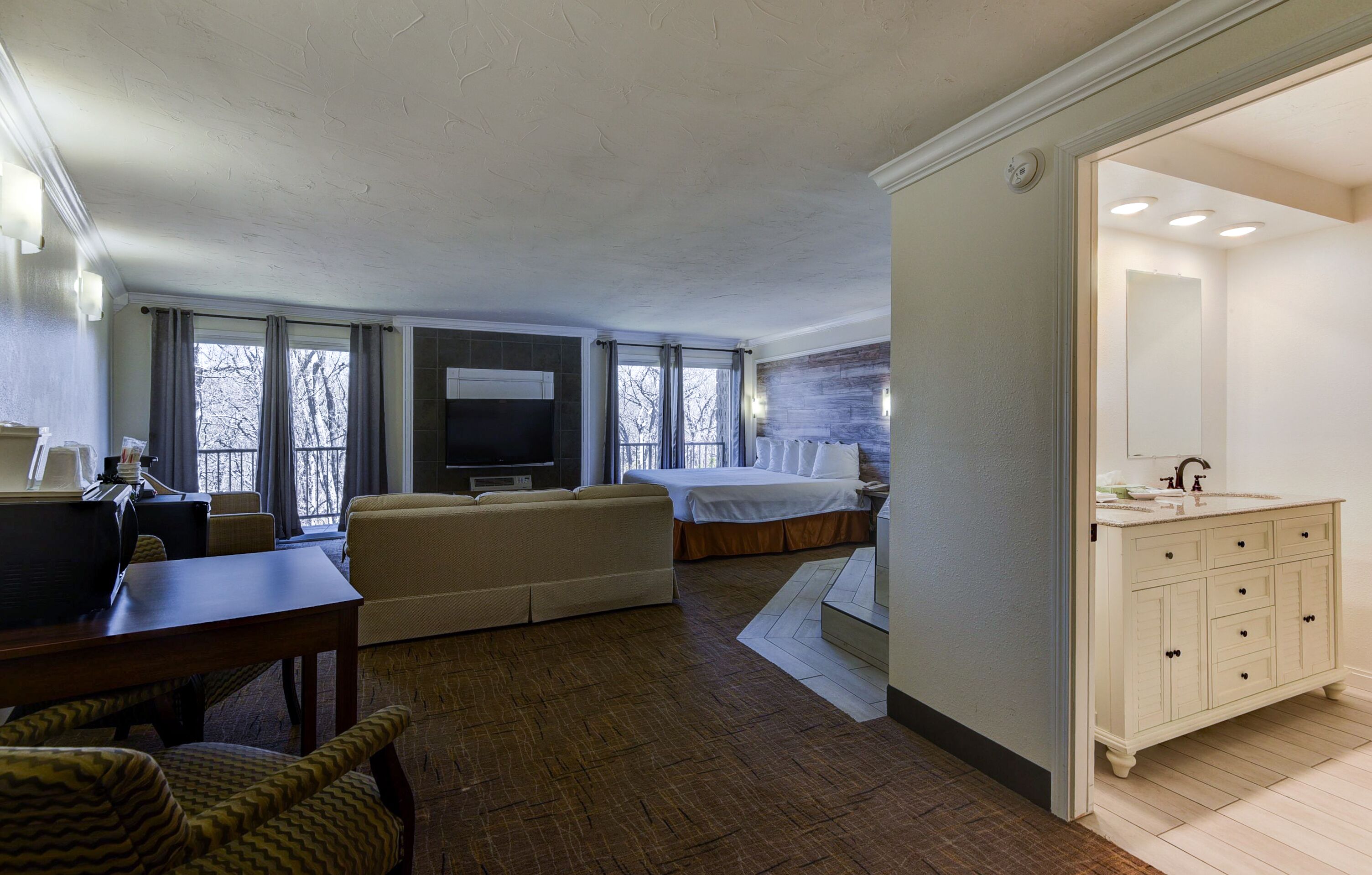 honeymoon suite, 1 king bed, non smoking, jetted tub | 1 bedroom, premium bedding, pillow-top beds, desk