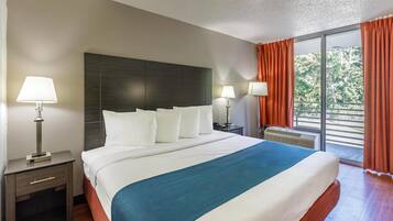 Bureau, espace de travail pour ordinateur portable, rideaux occultants