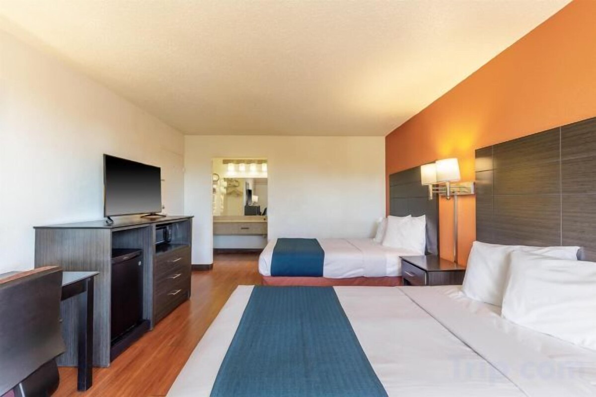 Desk, laptop workspace, blackout drapes, WiFi (free)