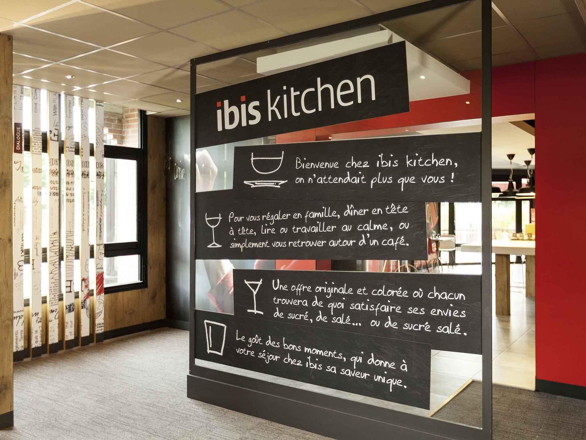 Déjeuner et dîner servis sur place, spécialités Cuisine internationale