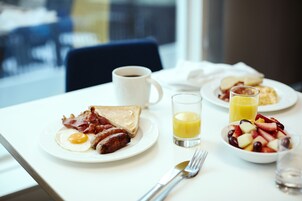 Colazione a buffet a pagamento, servita tutte le mattine 