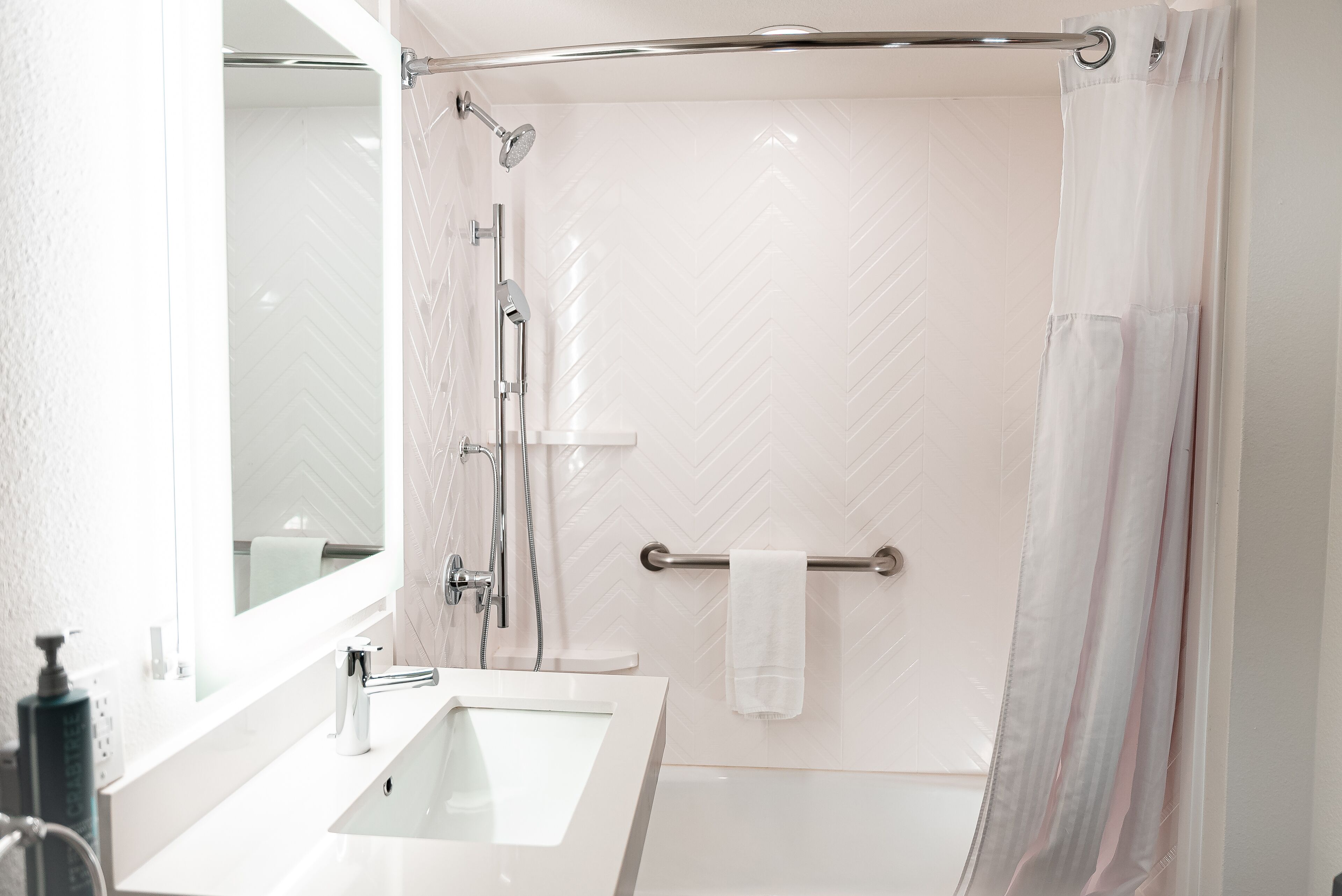 room, 1 king bed, accessible, bathtub (mobility & hearing) | bathroom | eco-friendly toiletries, hair dryer, towels, soap