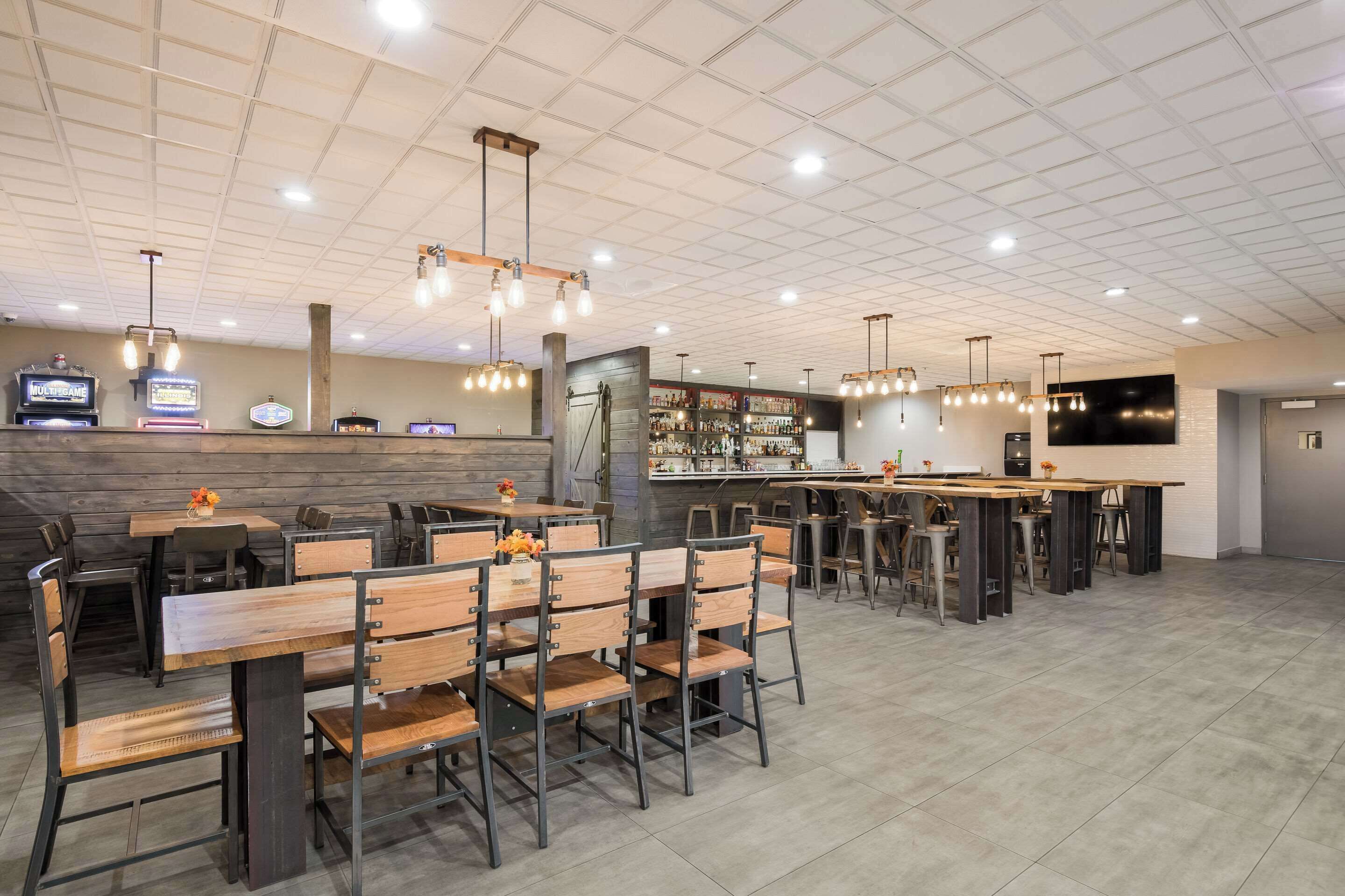 Photo - Clarion Hotel & Convention Center Joliet