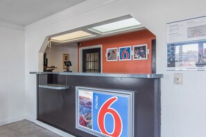 Reception - Motel 6 Hope, AR (Hope)