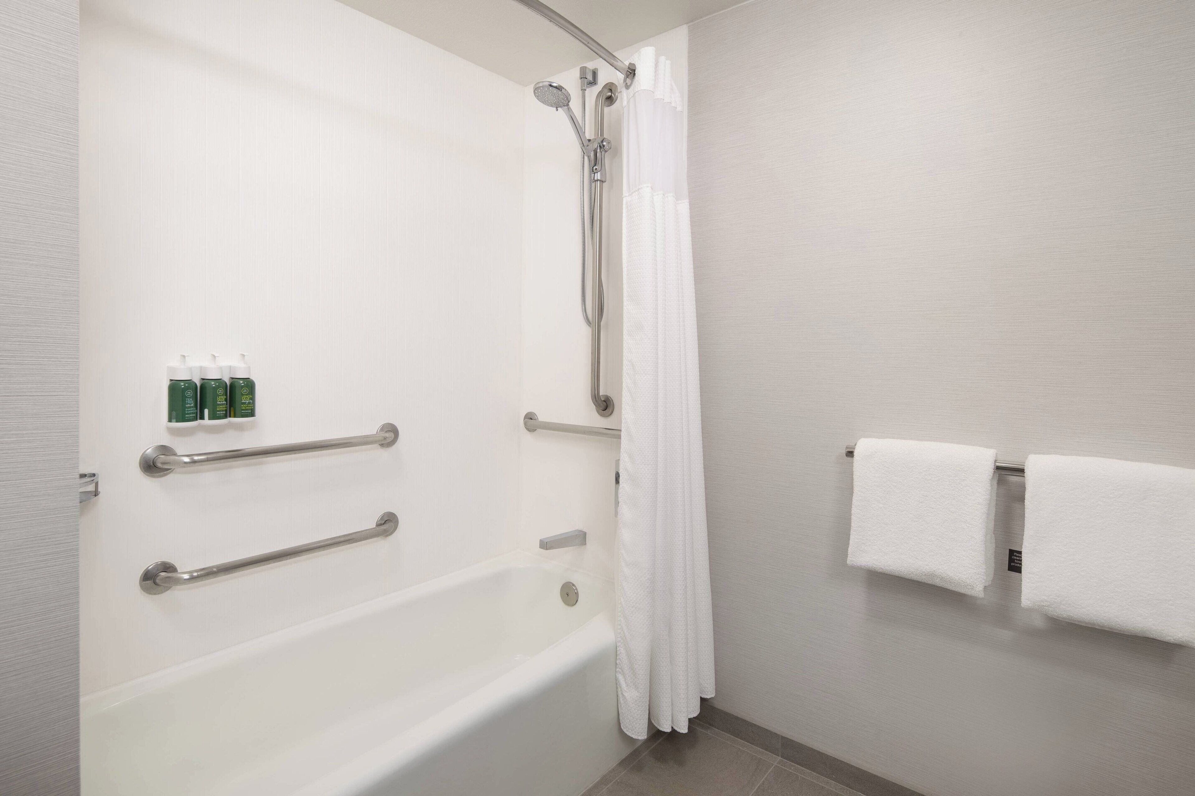 combined shower/bathtub, eco-friendly toiletries, hair dryer, towels