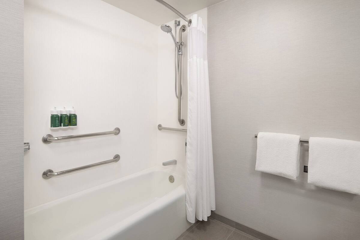 combined shower/bathtub, eco-friendly toiletries, hair dryer, towels