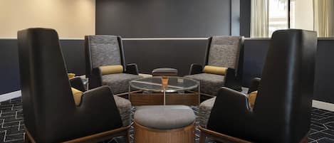 Lobby-lounge