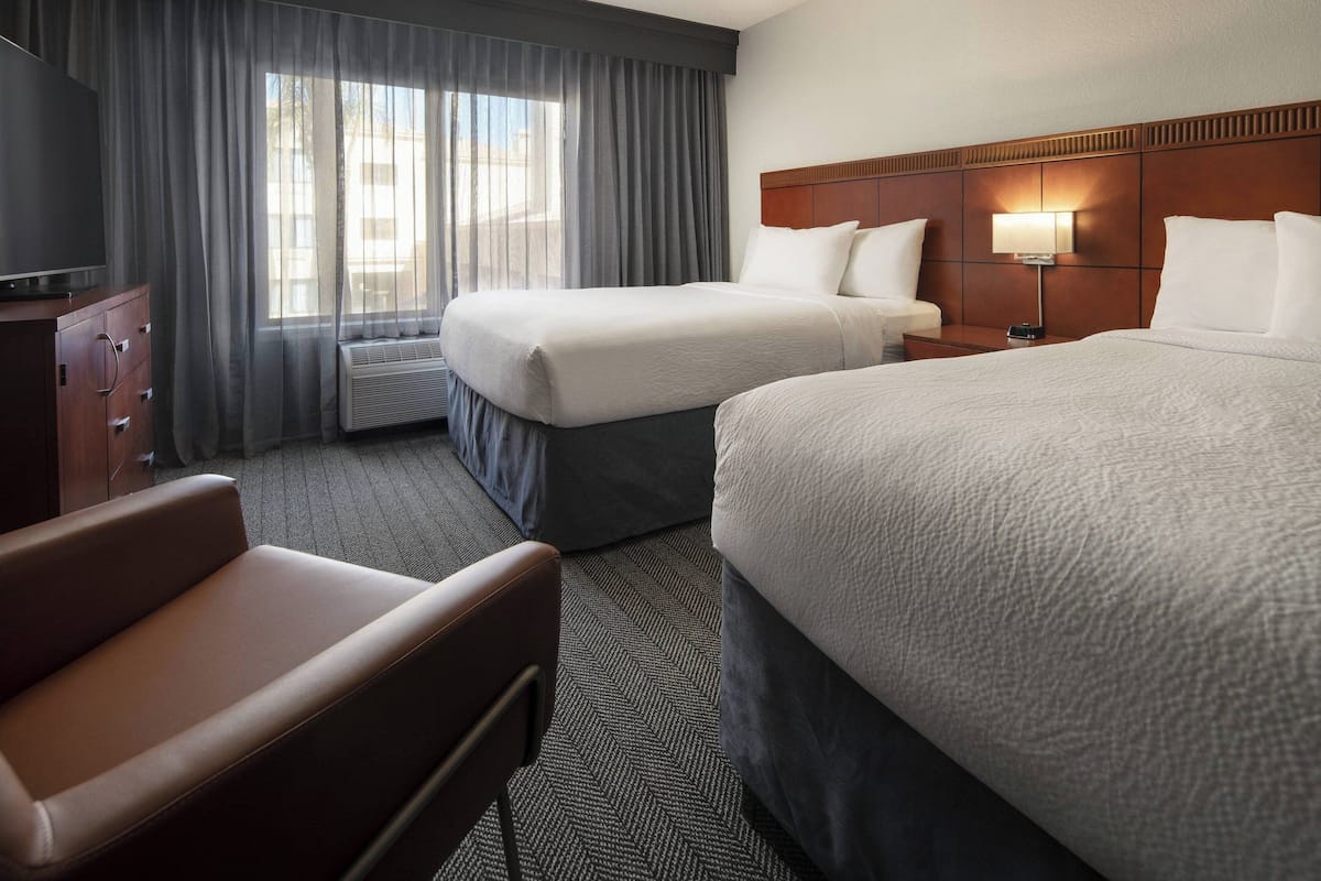 Premium bedding, in-room safe, desk, laptop workspace