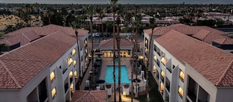 Courtyard By Marriott Palm Springs