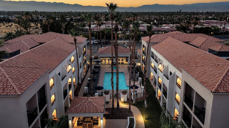 Courtyard By Marriott Palm Springs