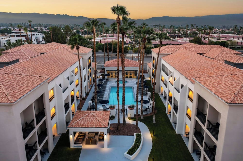Courtyard By Marriott Palm Springs
