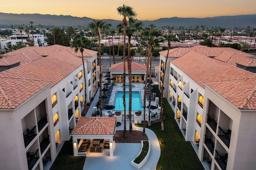Courtyard By Marriott Palm Springs