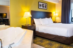 Desk, blackout curtains, iron/ironing board, free cots/infant beds - Comfort Hotel & Suites (Peterborough)