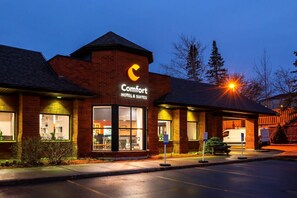 Exterior - Comfort Hotel & Suites (Peterborough)