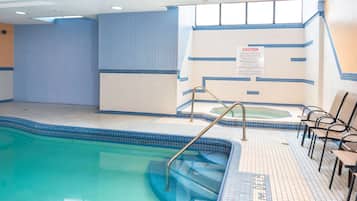 Una piscina cubierta