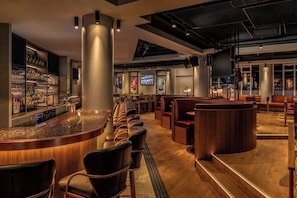 3 restaurants; breakfast, lunch, and dinner served