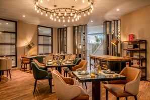 3 間餐廳,供應早餐