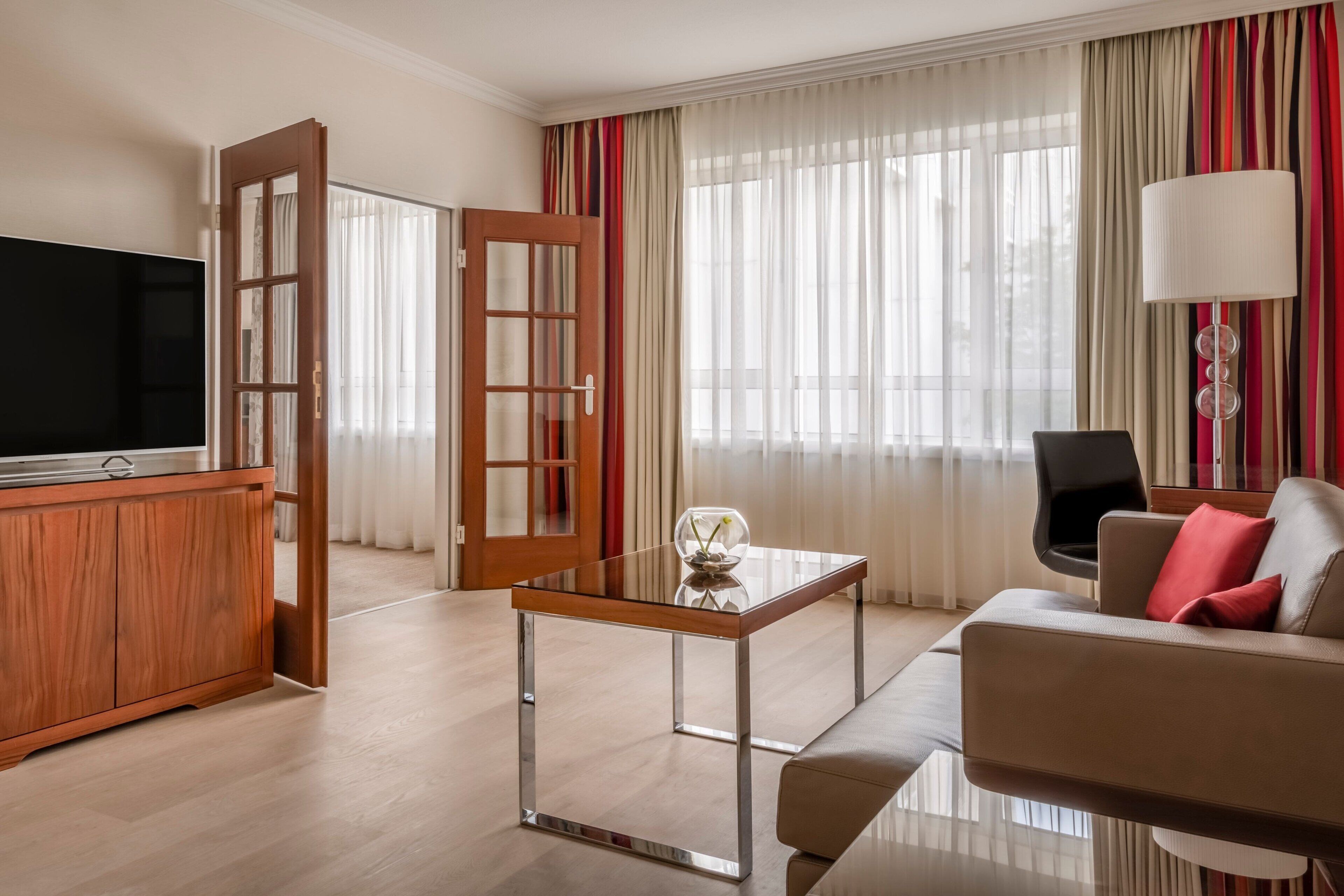 junior suite, 1 bedroom | living room | 42-inch flat-screen tv with satellite channels, smart tv, netflix