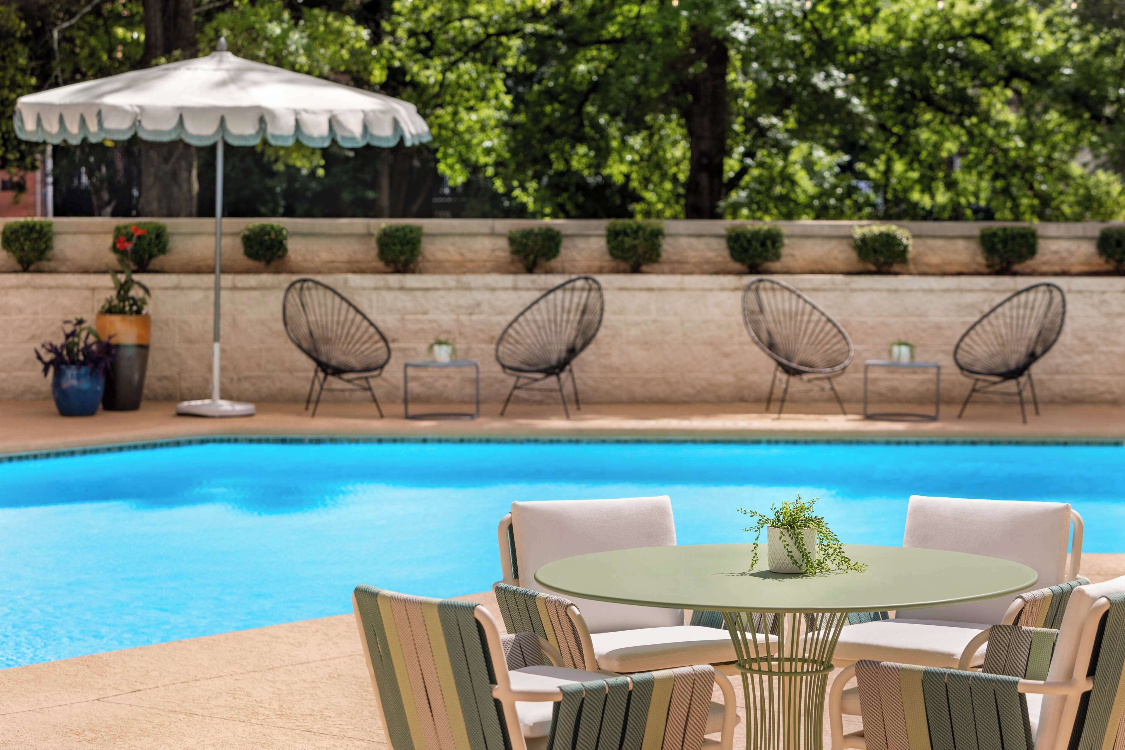 Seasonal outdoor pool, pool umbrellas, sun loungers