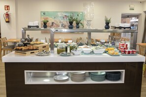 Daily buffet breakfast for a fee - Aparthotel PYR Fuengirola (Fuengirola)