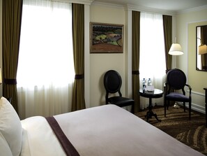 Signature Room, 1 Double Bed | Minibar, in-room safe, desk, laptop workspace - Hotel Rotary Geneva – MGallery (Geneva)