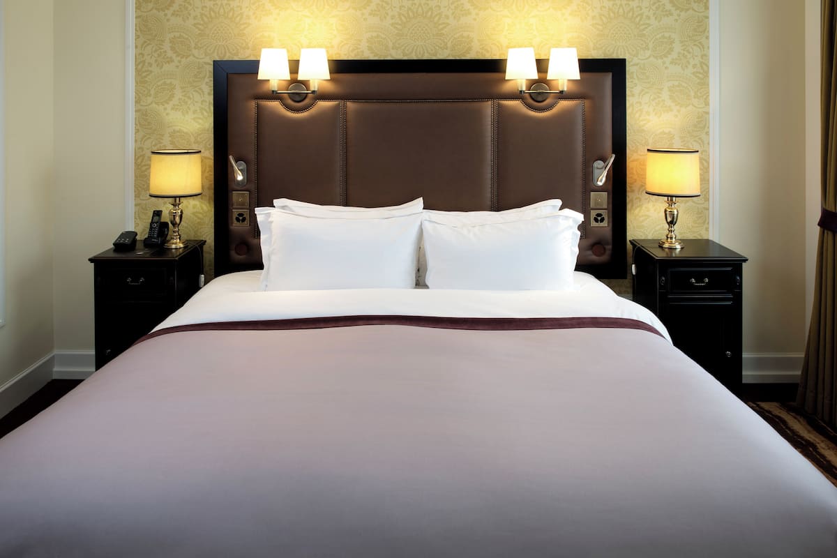 classic room, 1 double bed | minibar, in-room safe, desk, laptop workspace