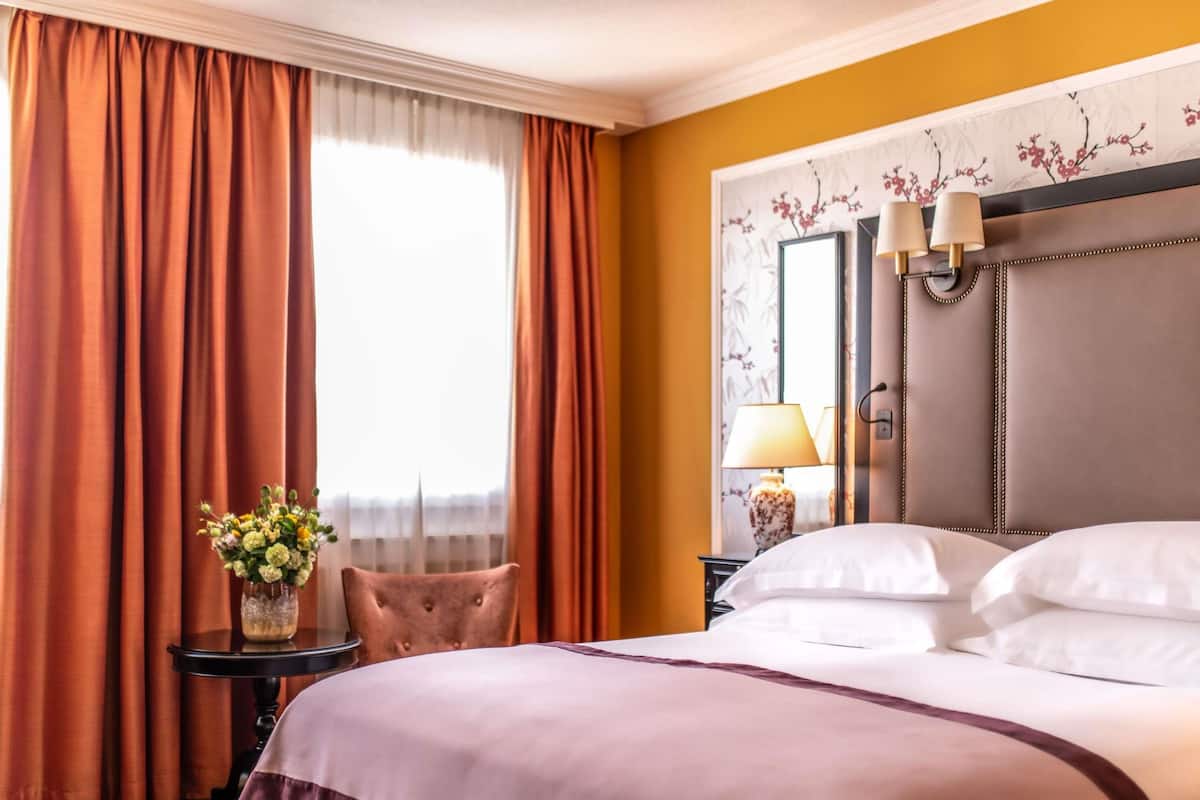 Habitación clásica, 1 cama matrimonial | Minibar, caja de seguridad en la habitación y escritorio