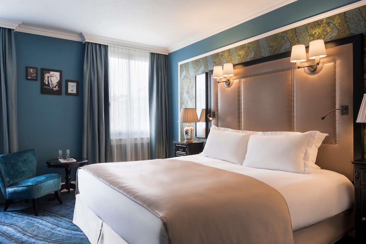 Klassieke kamer, 1 tweepersoonsbed | Een minibar, een kluis op de kamer, een bureau, een laptopwerkplek
