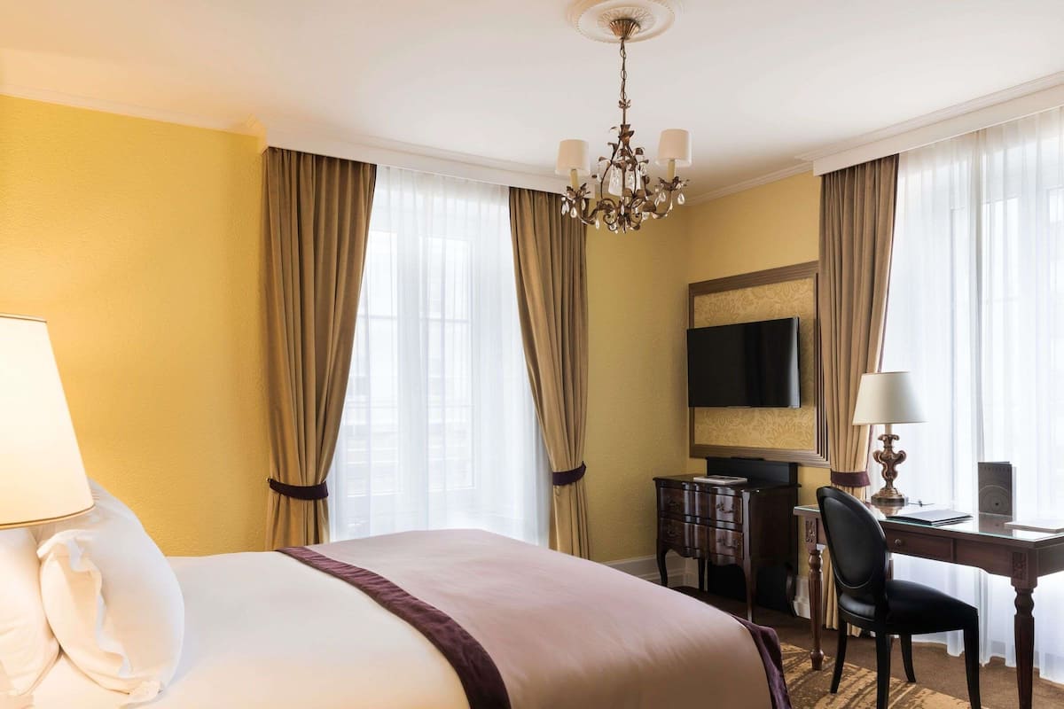 Habitación Prestigio, 1 cama matrimonial | Minibar, caja de seguridad en la habitación y escritorio