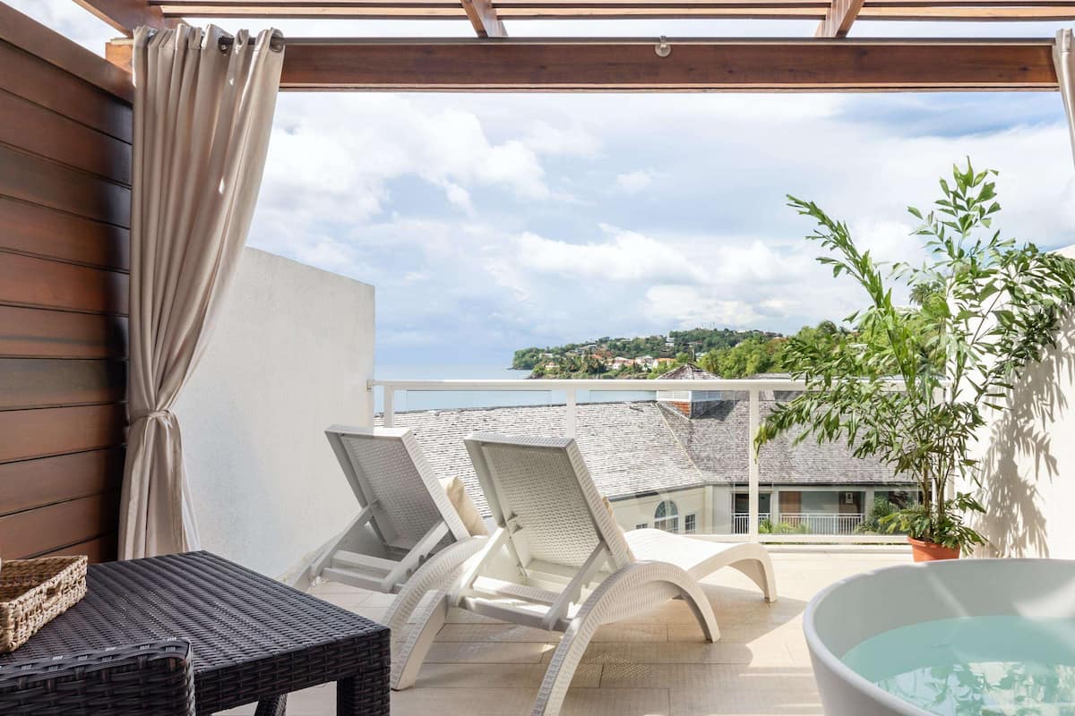 Club Suite, 1 Bedroom, Ocean View (Club Level Terrace Junior Suite) | In-room safe, soundproofing, iron/ironing board, free WiFi