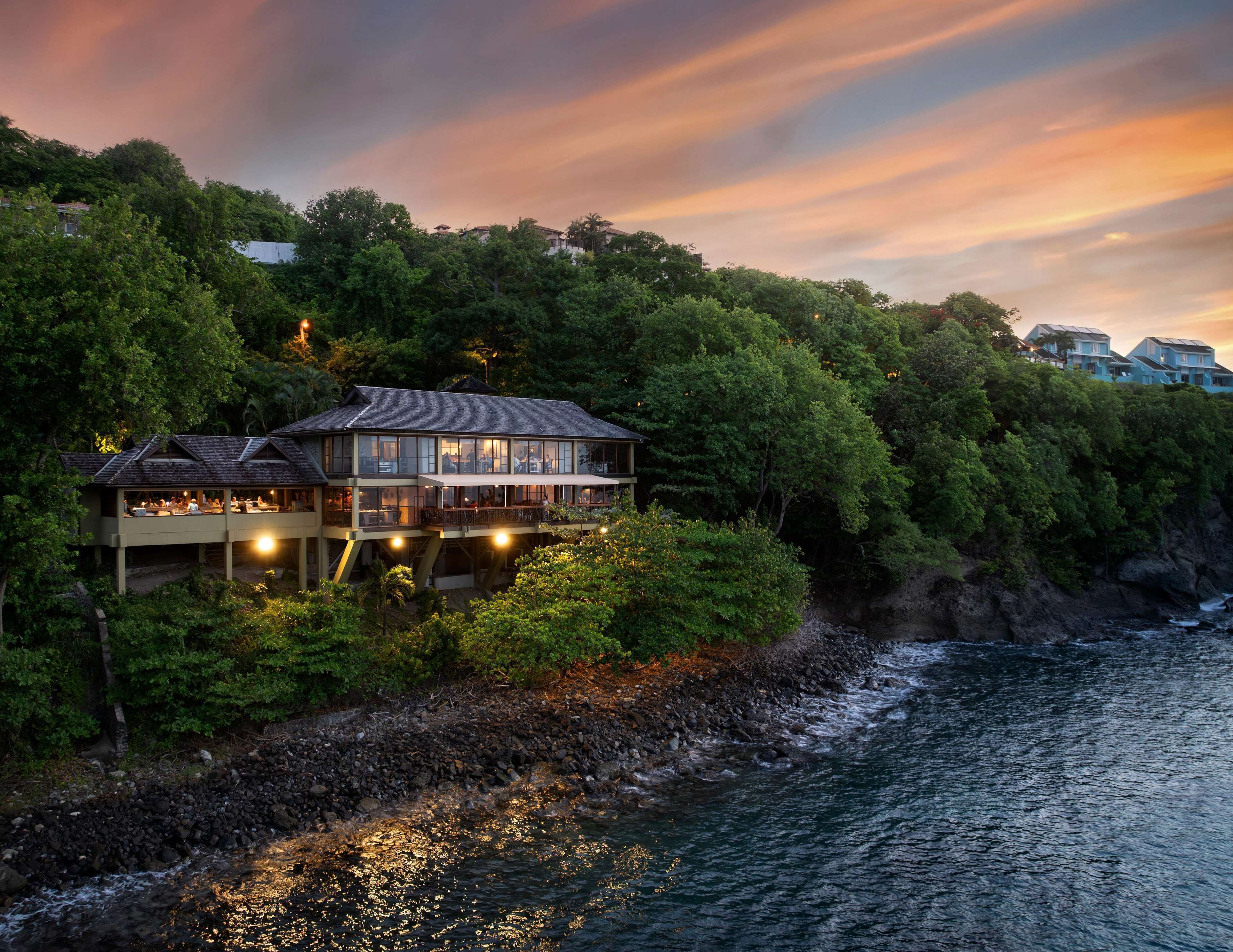 9 restaurants, breakfast, lunch, dinner served; Italian cuisine 