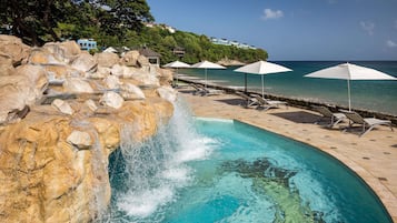 3 outdoor pools, pool umbrellas, pool loungers