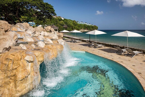 3 outdoor pools, pool umbrellas, sun loungers