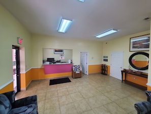 Reception - Relax Inn (Emporia)