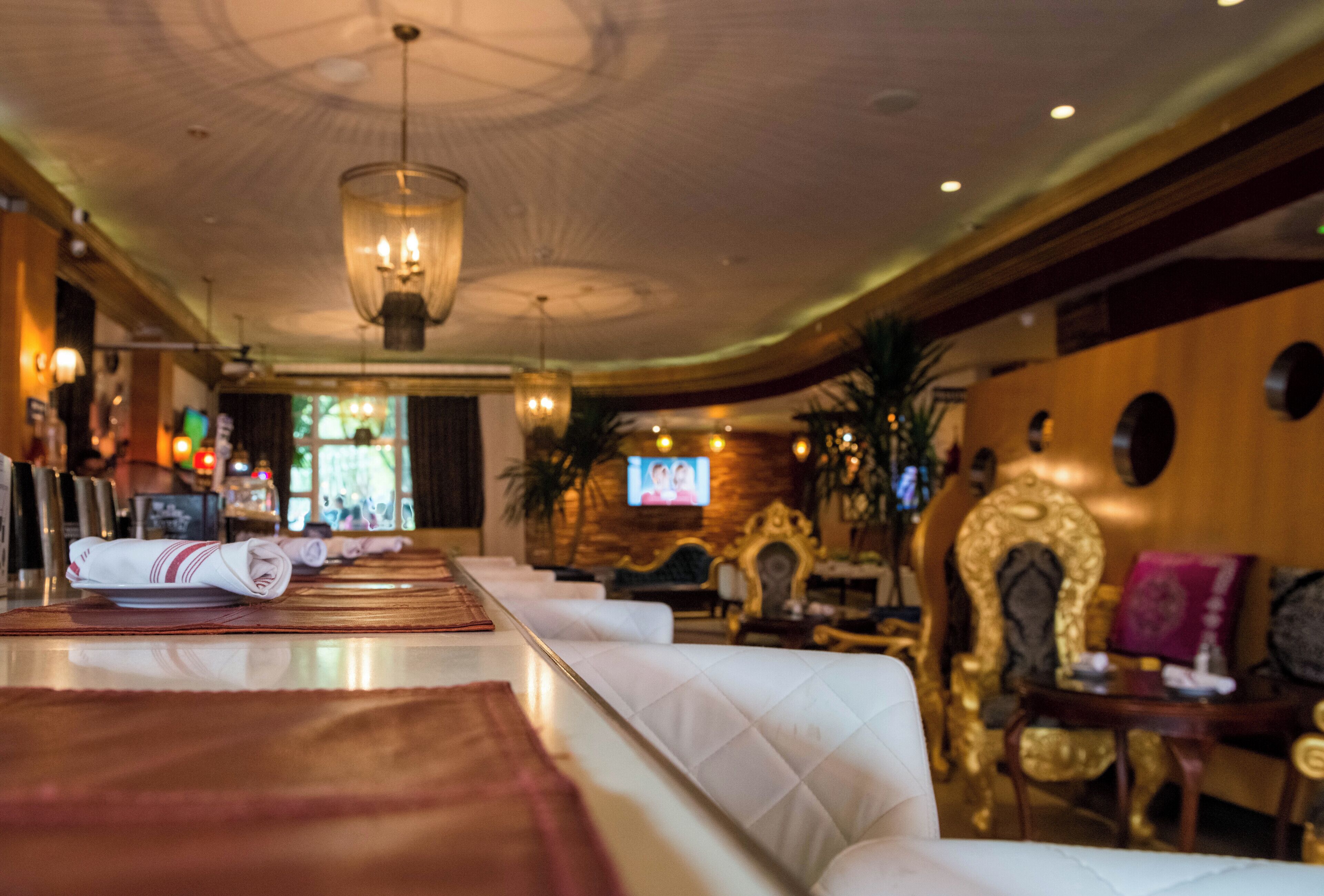 2 restaurants, breakfast, lunch, dinner served; American cuisine