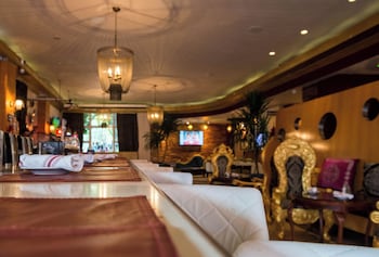 2 restaurants; breakfast, lunch, dinner, and brunch served at Catalina Hotel & Beach Club