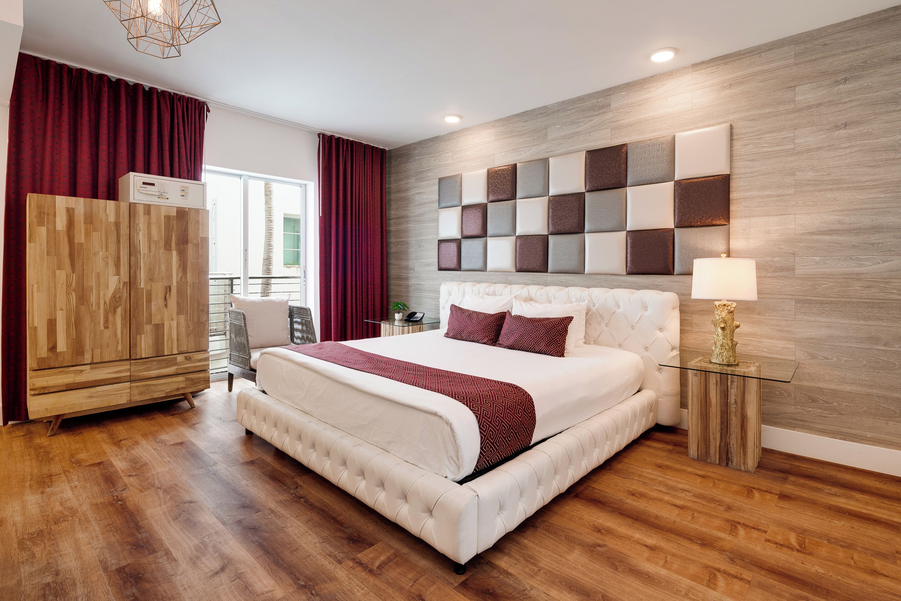 Junior Suite King Juliette Balcony | Egyptian cotton sheets, premium bedding, memory-foam beds, minibar