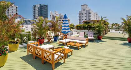 Catalina Hotel & Beach Club