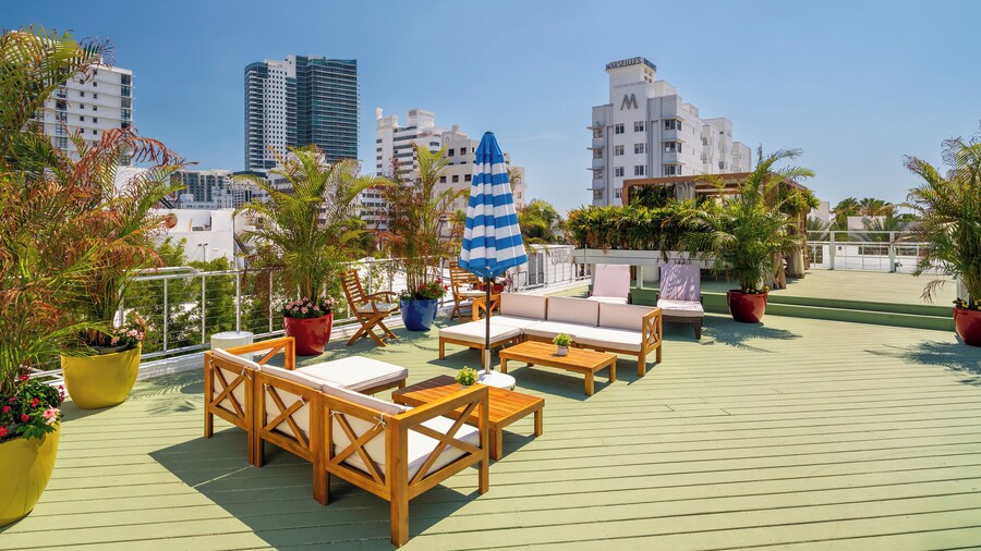 Catalina Hotel & Beach Club