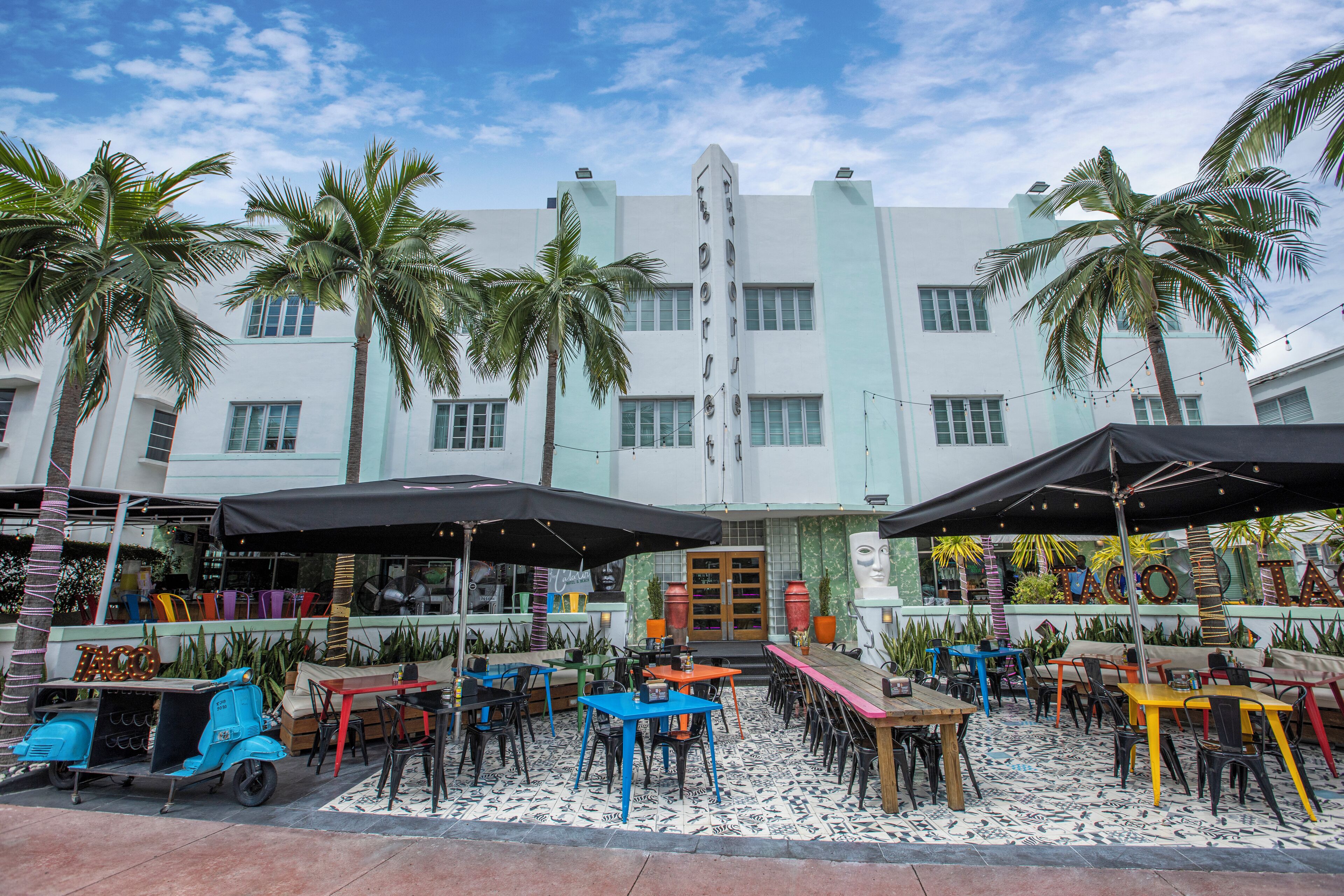 2 restaurants, breakfast, lunch, dinner served; American cuisine 