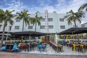 2 Restaurants, Frühstück, Mittagessen, Abendessen, amerikanische Küche