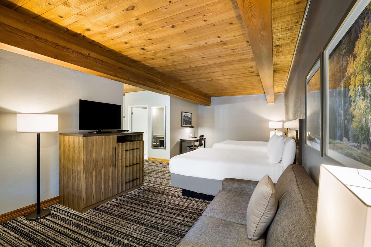 1 bedroom, desk, iron/ironing board, wifi